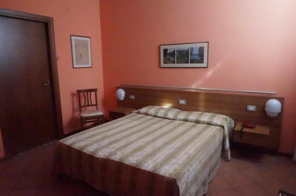 ורונה Hotel Cavour מראה חיצוני תמונה