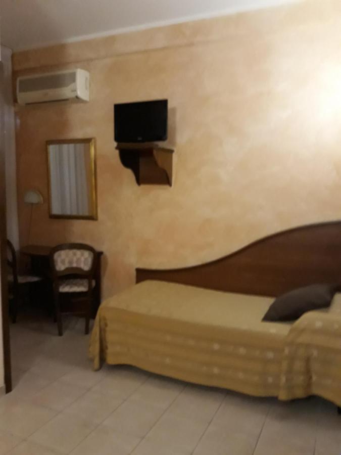 ורונה Hotel Cavour מראה חיצוני תמונה